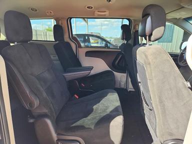 منظر 2016 DODGE GRAND CARAVAN SE، زاوية 11