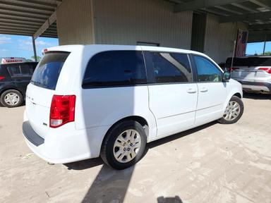 منظر 2016 DODGE GRAND CARAVAN SE، زاوية 3