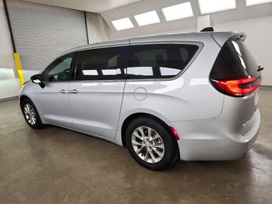 Vista de 2026 CHRYSLER PACIFICA LIMITED, ángulo 2