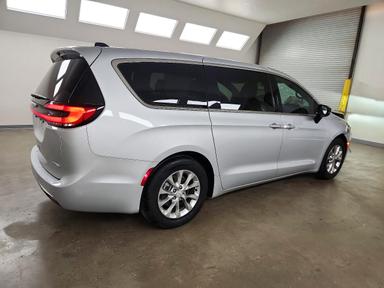 Vista de 2026 CHRYSLER PACIFICA LIMITED, ángulo 3