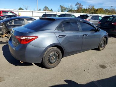 Vue de 2018 TOYOTA COROLLA LE, angle 3