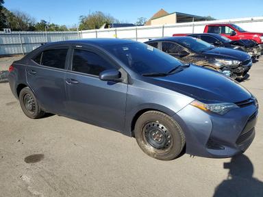 Vue de 2018 TOYOTA COROLLA LE, angle 4