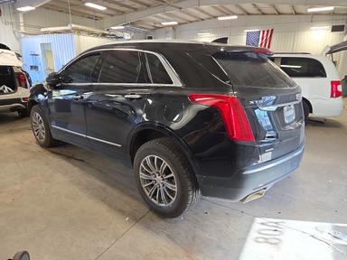 منظر 2017 CADILLAC XT5 LUXURY، زاوية 2