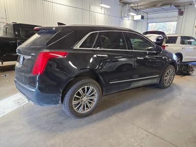 منظر 2017 CADILLAC XT5 LUXURY، زاوية 3