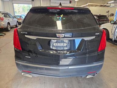 منظر 2017 CADILLAC XT5 LUXURY، زاوية 6