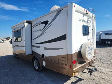 Vue de 2010 FOREST RIVER LEXINGTON RV, angle 3