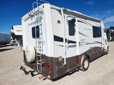 Vue de 2010 FOREST RIVER LEXINGTON RV, angle 4