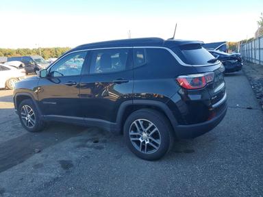 Vista de 2018 JEEP COMPASS LATITUDE, ángulo 2