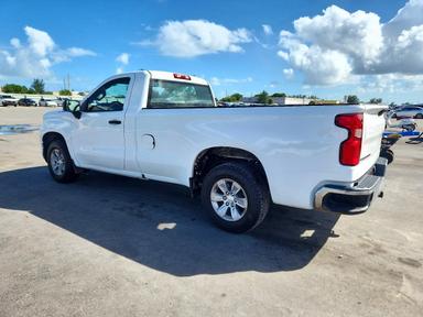 Vue de 2020 CHEVROLET SILVERADO C1500, angle 2