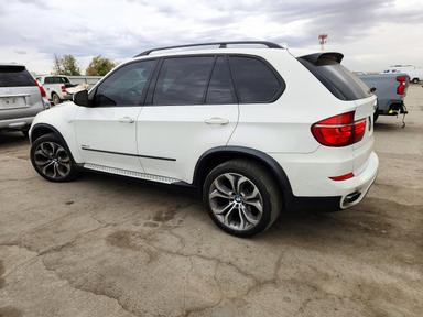 Vue de 2012 BMW X5 XDRIVE50I, angle 2