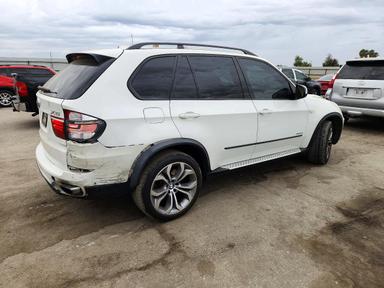 Vue de 2012 BMW X5 XDRIVE50I, angle 3