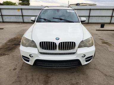 Vue de 2012 BMW X5 XDRIVE50I, angle 5