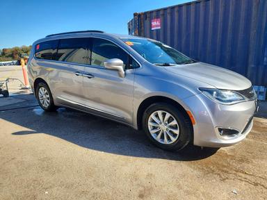 Вид 2017 CHRYSLER PACIFICA TOURING L, угол 4