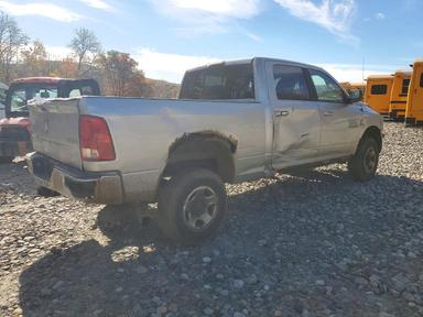 Vue de 2013 RAM 2500 SLT, angle 3