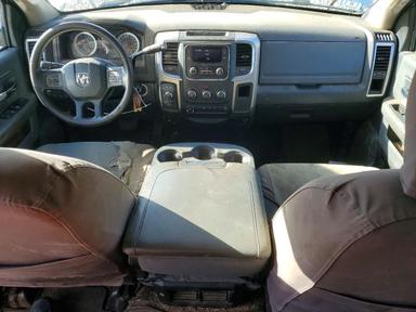 Vue de 2013 RAM 2500 SLT, angle 8
