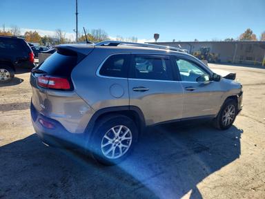 منظر 2017 JEEP CHEROKEE LATITUDE، زاوية 3