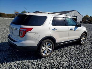 Vista de 2015 FORD EXPLORER XLT, ángulo 3