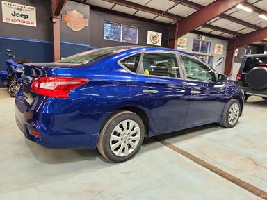 Вид 2019 NISSAN SENTRA S, угол 3
