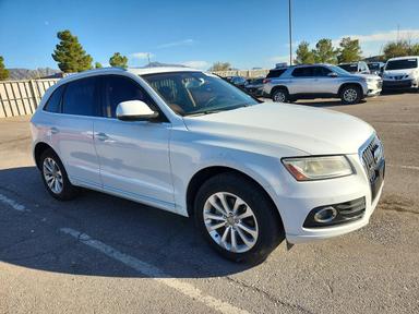 Vue de 2014 AUDI Q5 PREMIUM PLUS, angle 4