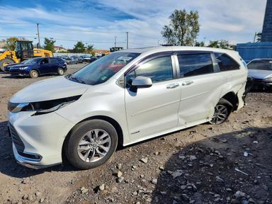 Vedere 2021 TOYOTA SIENNA XLE, unghi 1
