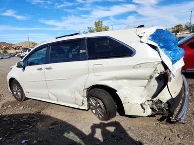 Vedere 2021 TOYOTA SIENNA XLE, unghi 2