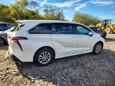 Vedere 2021 TOYOTA SIENNA XLE, unghi 3