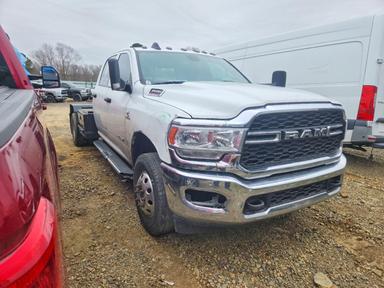 Вид 2022 RAM 3500 TRADESMAN TRUCK CAB AND CHASSIS, угол 4