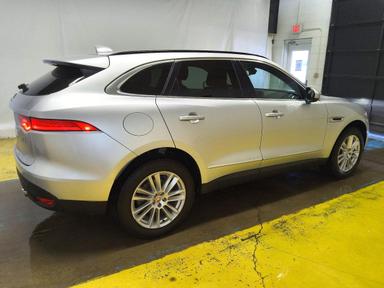 منظر 2017 JAGUAR F-PACE PRESTIGE، زاوية 3