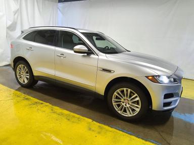 منظر 2017 JAGUAR F-PACE PRESTIGE، زاوية 4