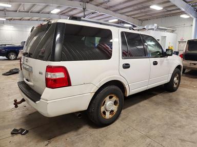 منظر 2009 FORD EXPEDITION XLT، زاوية 3