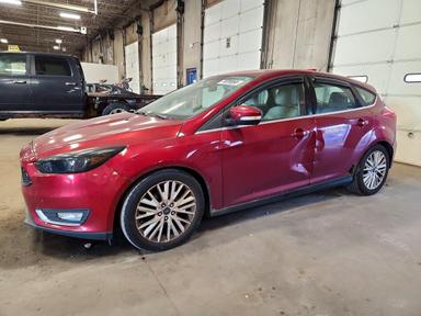 Vue de 2015 FORD FOCUS TITANIUM, angle 1