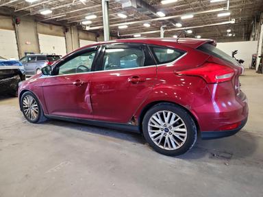 Vue de 2015 FORD FOCUS TITANIUM, angle 2