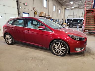 Vue de 2015 FORD FOCUS TITANIUM, angle 4
