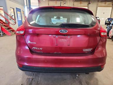 Vue de 2015 FORD FOCUS TITANIUM, angle 6