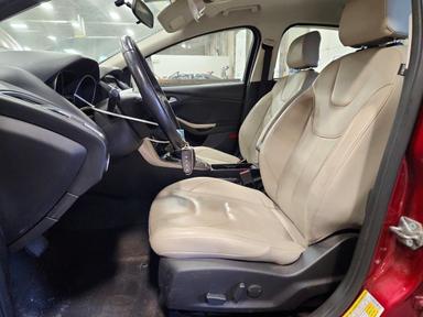 Vue de 2015 FORD FOCUS TITANIUM, angle 7