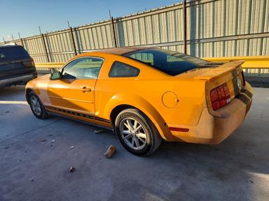 Vue de 2007 FORD MUSTANG, angle 2