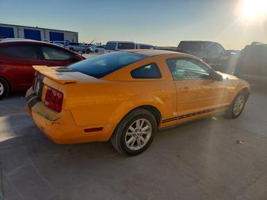 Vue de 2007 FORD MUSTANG, angle 3