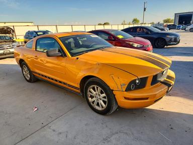 Vue de 2007 FORD MUSTANG, angle 4