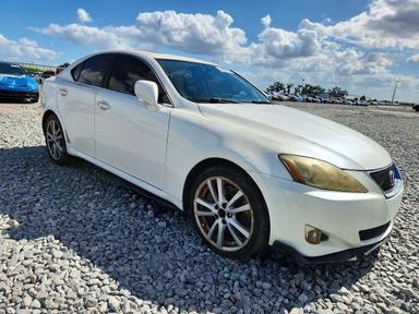 Vista de 2006 LEXUS IS 350, ángulo 4