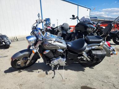 Vista de 2003 HONDA VT750 CDB, ángulo 3