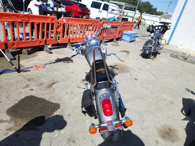 Vista de 2003 HONDA VT750 CDB, ángulo 4
