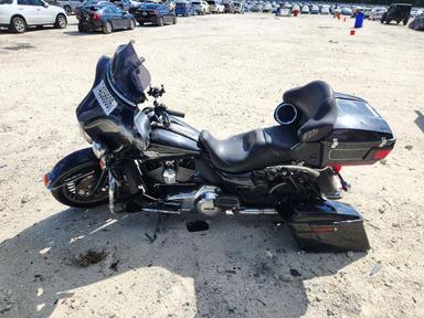 Вид 2012 HARLEY-DAVIDSON FLHTCU ULTRA CLASSIC ELECTRA GLIDE, угол 3