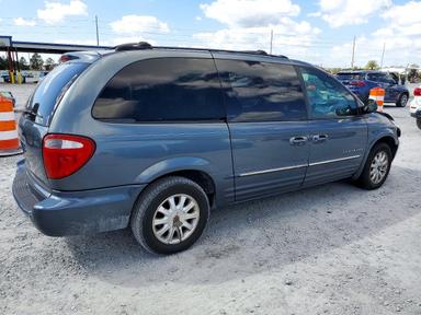 Vue de 2001 CHRYSLER TOWN &amp; COUNTRY LXI, angle 3