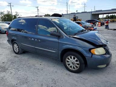 Vue de 2001 CHRYSLER TOWN &amp; COUNTRY LXI, angle 4
