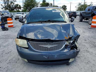 Vue de 2001 CHRYSLER TOWN &amp; COUNTRY LXI, angle 5