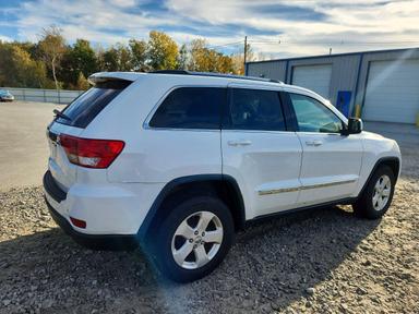 Vedere 2013 JEEP GRAND CHEROKEE LAREDO, unghi 3