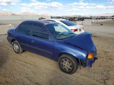 Vue de 1996 GEO METRO BASE, angle 4