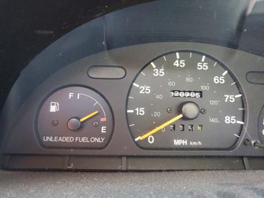 Vue de 1996 GEO METRO BASE, angle 9