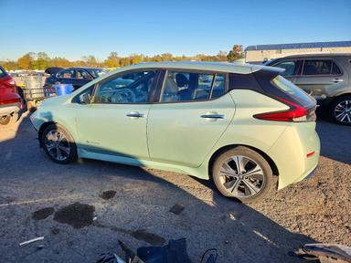 Vista de 2018 NISSAN LEAF SV, ángulo 2
