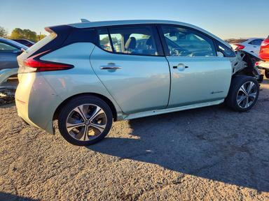 Vista de 2018 NISSAN LEAF SV, ángulo 3